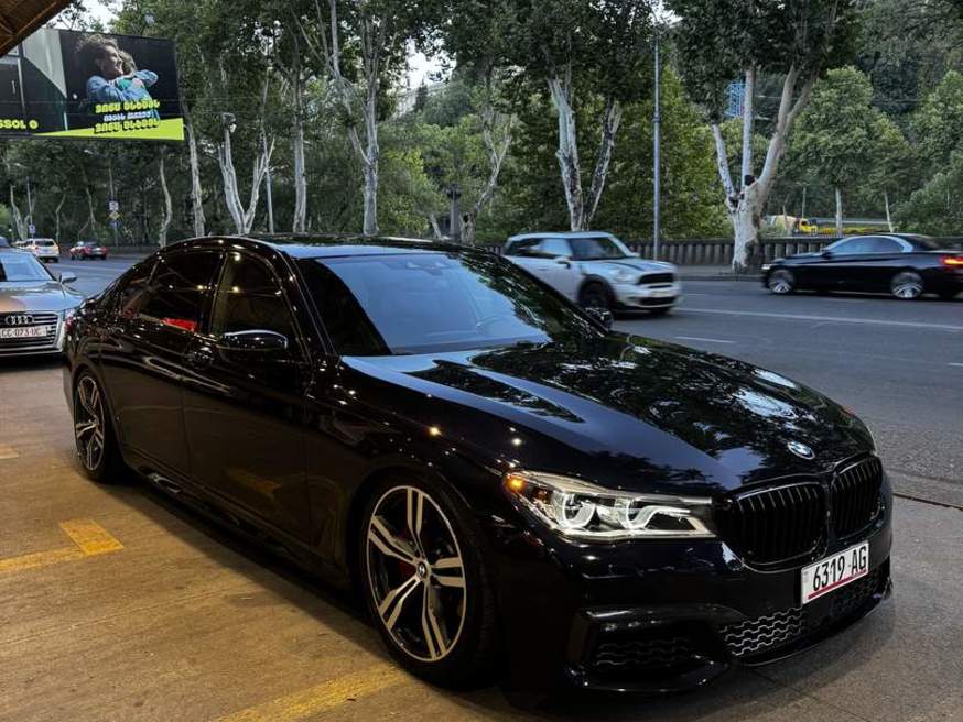 BMW 750